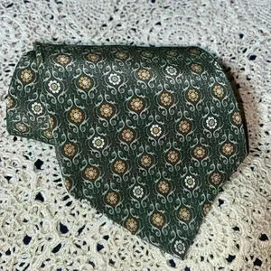 Gap 100% silk tie